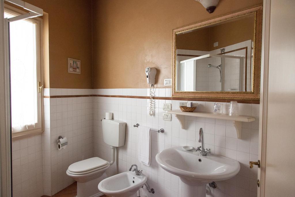 Hotel Locanda Degli Artisti Borgo San Lorenzo Zimmer foto